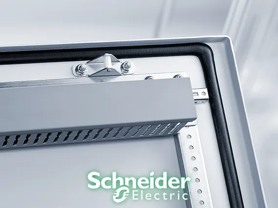 Chef de projet 38TECH Schneider Electric ergonomie poste travail